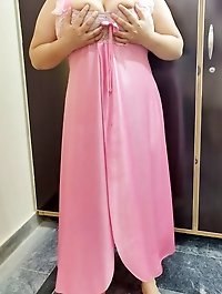 Large-hipped mother eager for enjoyable evening ahead